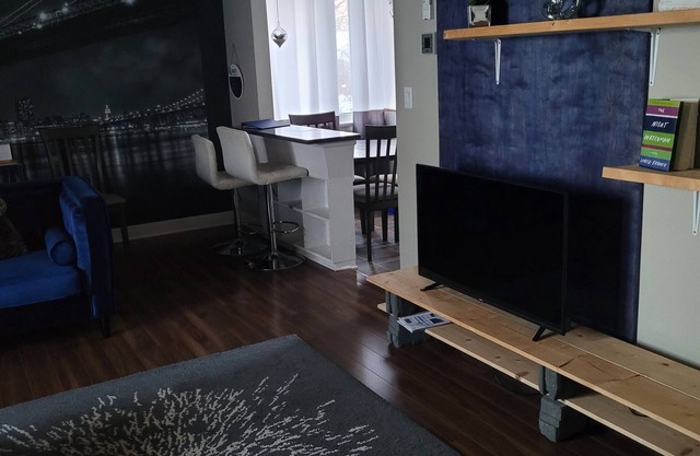 Urban Chic Guest Retreat- 1100sqft 3Bdr