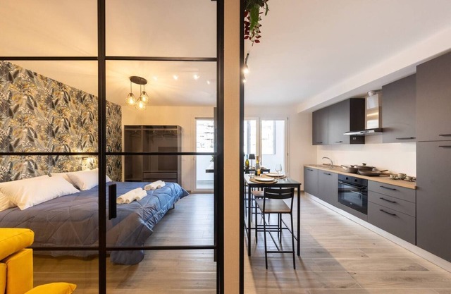 Urban Chic Luxury Suite Apartments