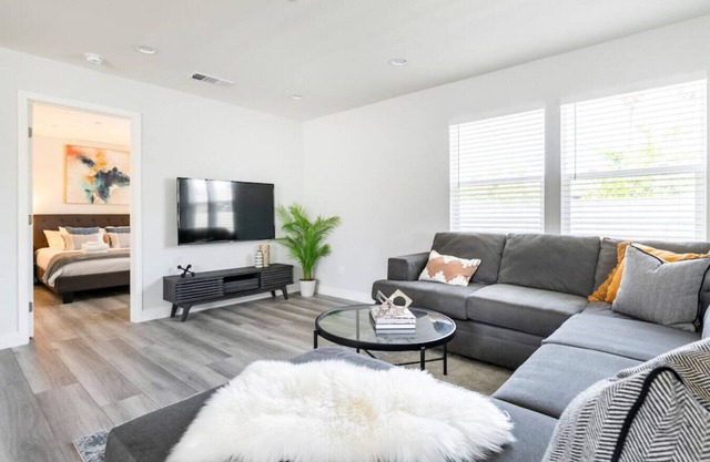 Urban Comfort Back House: w/ Stylish 2-Bedroom, 2-Bath Oasis with High-Speed Connectivity and Secure Parking.