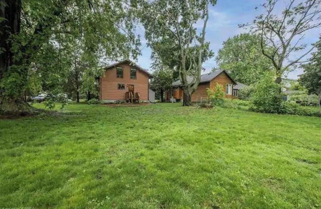 Urban Cottage Style House - Close to lake / University