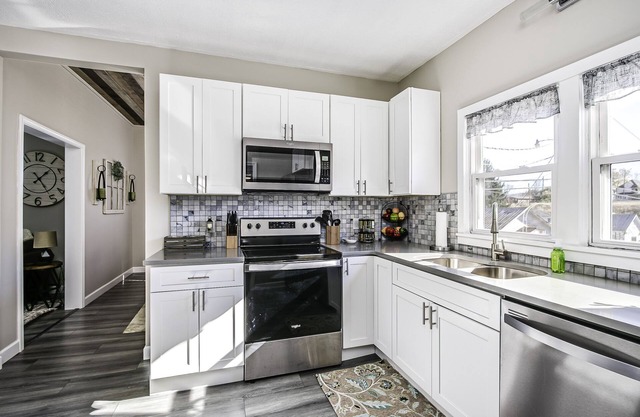 Walk DT & 5 minutes from casino-Private hot tub!