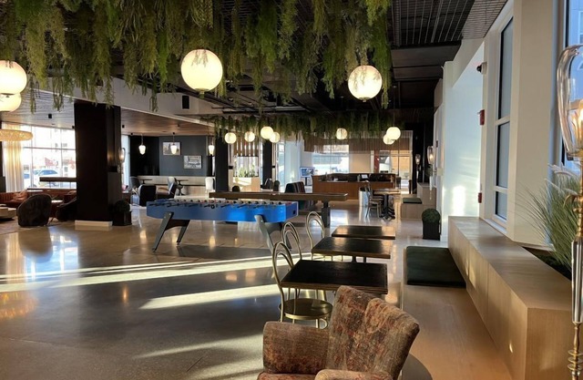 Urban Elegance: Sleek 4BR Condo in Lincoln