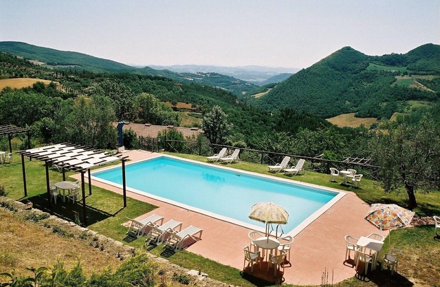 Städtisches Bauernhaus in Umbrien mit Pool