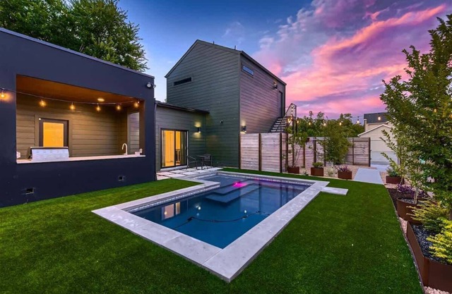 Urban Farmhouse. New, Heated pool, Walk to Square
