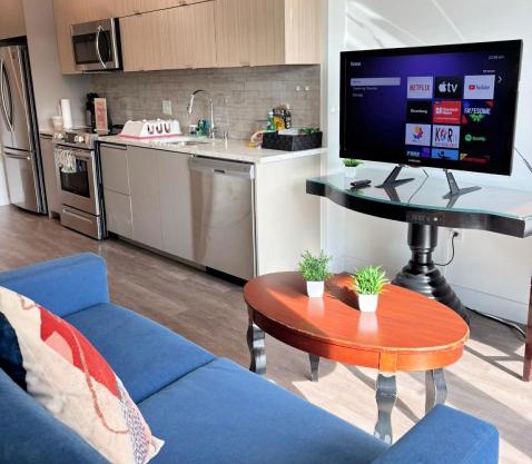 Urban Gorgeous Hollywood Living with rooftop views and BBQ, GYM