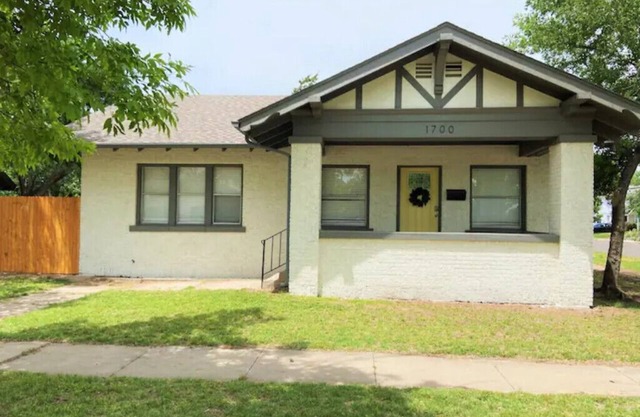 Urban Hideaway - Cozy & Remodeled 2 BR!