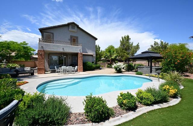 Resort-Stil mit großem Garten und privatem Pool!