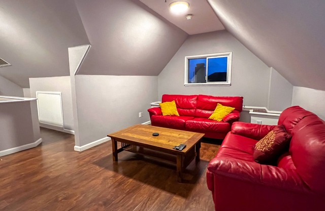 Urban Mountain View Apartment