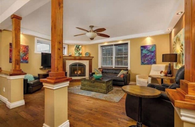 Urban Oasis: 4BR Rooftop Retreat With Hot Tub