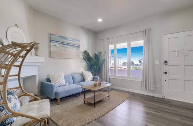 Urban Oasis: Charming 2-bedroom apartment Historic Charm Meets Modern Comfort