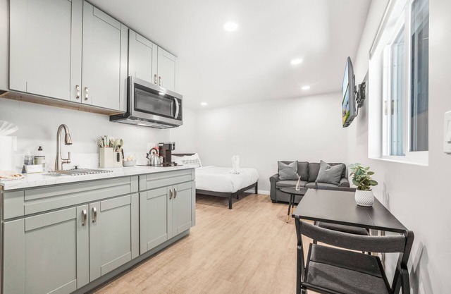 Urban Retreat -Central El Cajon- Sleep 3 with AC