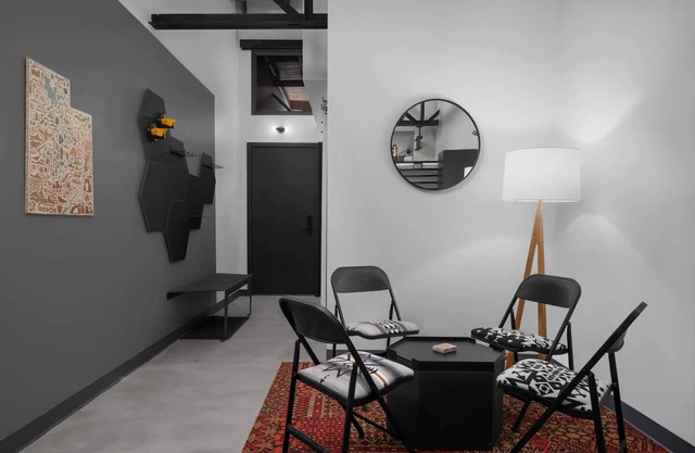 Urban Retreat, evo Charm, Close to Outdoor Activities, Dogs Are Welcome!