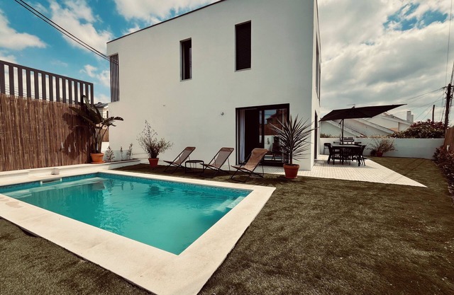 Urban Villa close to Lisbon and the Beach!