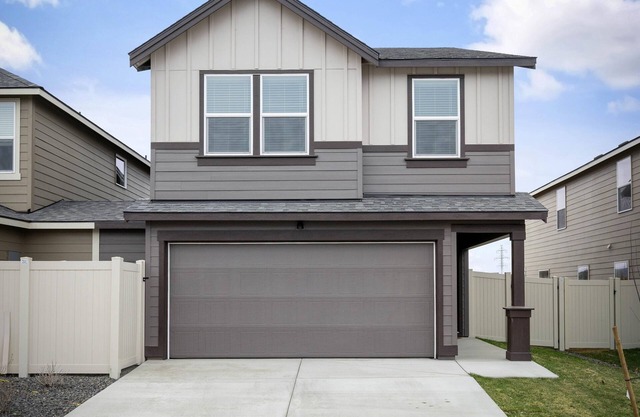 Urban Zen - 4 Bedroom Home - Kennewick