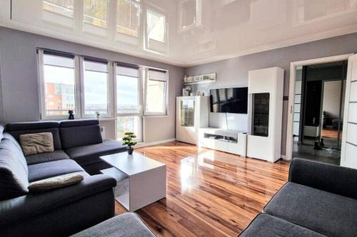 UrbanOasis8thFloor-Airport-AtlasArena-Orientarium