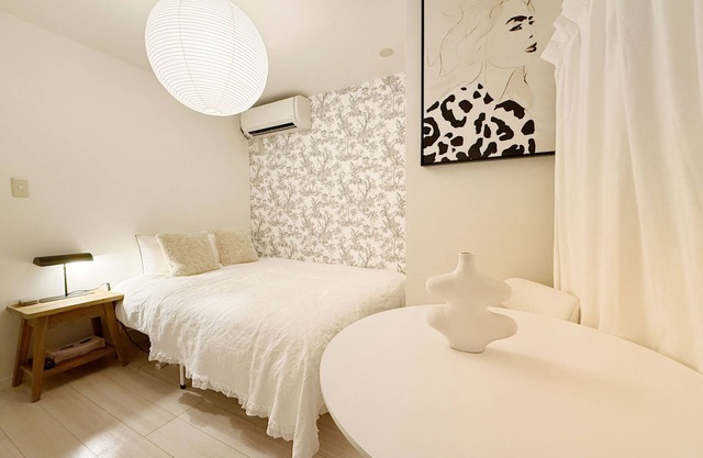 US12 JR Yamanote Line Comfortable 1 room. Direct access to Shinjuku, Ikebukuro, Shibuya, Harajuku, Tokyo and Akihabara. Restaurants and convenience stores are also available.