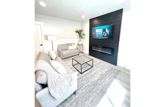 Utah Retreat! Brand New Cozy & Modern Apt!