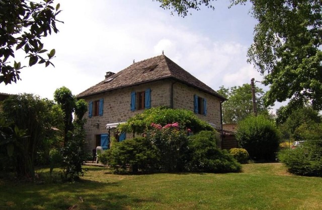Ferienhaus "Les Fourniols" mit privatem Garten und gemeinsamem Innenpool