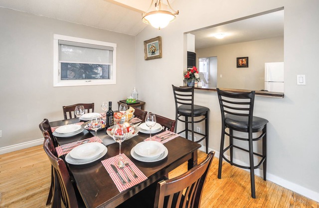 V@Home Entire house 5Bed2BATH Shopping /Downtown