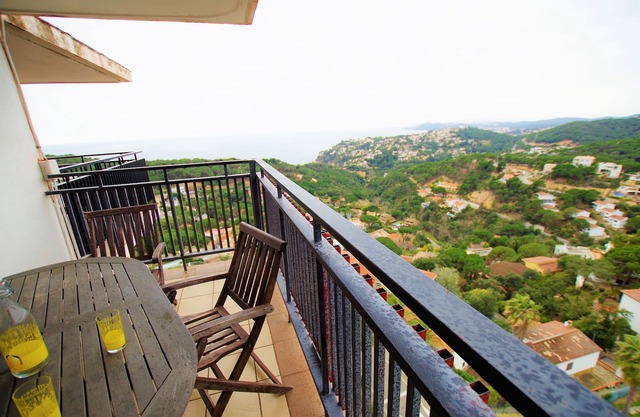 V&V LLORET-URCASA APARTMENT: SEA VIEWS, COMMUNITY POOL AND BARBECUE