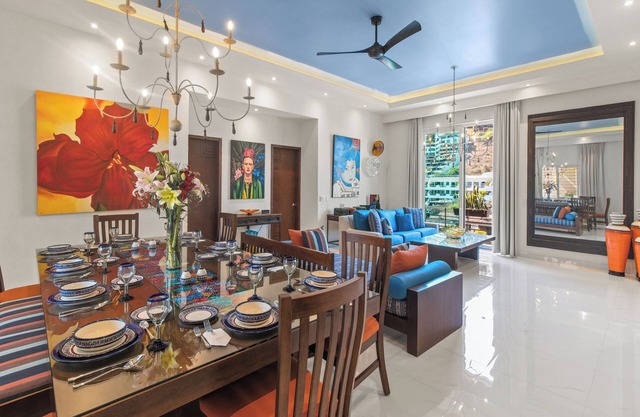 ERSCHWINGLICHER LUXUS! 1700 SF 2 BDRM P. H. IM HERZEN DER ALTEN VALLARTA! WALK ÜBERALL