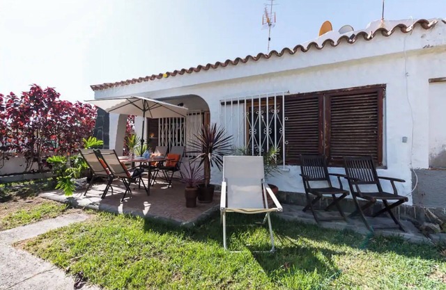 Ferienhaus 'Bungalow Ubicación Ideal' mit Gemeinschaftspool, gemeinsamer Terrasse und WLAN