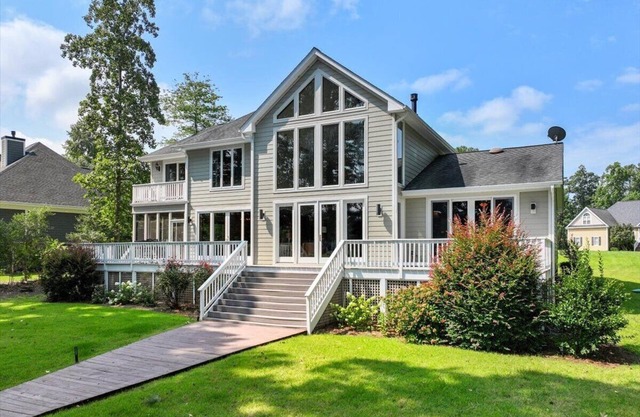 Vacate Reality-Spacious, Waterfront, Pet-Friendly