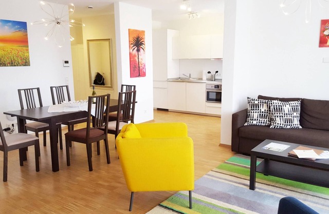 Ferienwohnung F1 mit kleiner Terrasse, 90qm, 3 Schlafzimmer, max. 6 Personen
