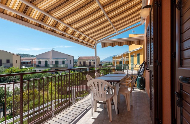 Ferienhaus "Oceania" mit Meerblick, 2 Balkonen und Gemeinschaftspool