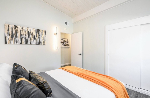 Vacation 4BR Oasis Near Disney + Pool & Arcade
