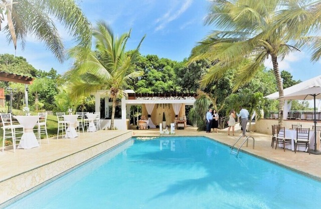 Vacation and Destination Wedding Villa, Sleeps up to 50, pool, jacuzzi