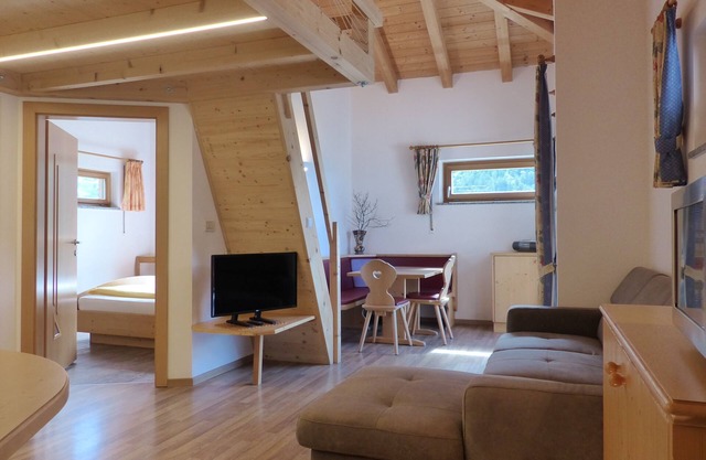 Ferienwohnung für 2-4 Pers. mit Südbalkon und biologischem Naturbadeteich