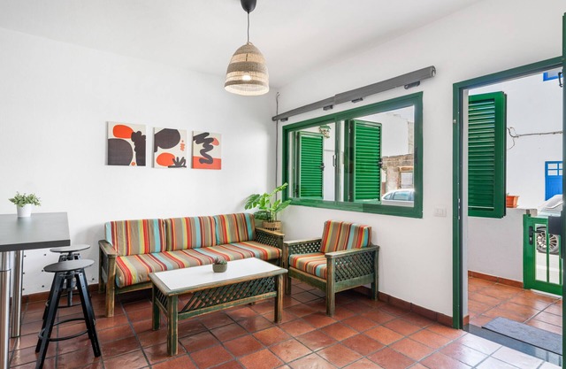 Ferienwohnung 'Famarabeach' mit Bergblick, privater Terrasse und Wi-Fi