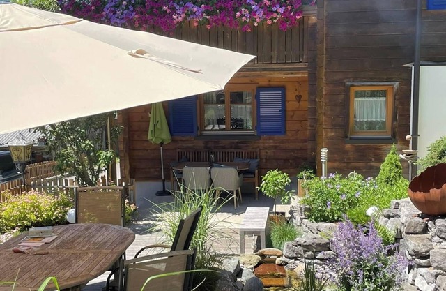 Ferienwohnung mit dem Charme des Montafons. Terrasse mit Ausblick auf die Berge