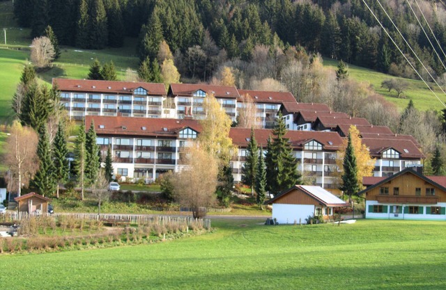 Ferienwohnung, Hallenbad und Sauna, WLAN, Südbalkon in ruhiger Lage