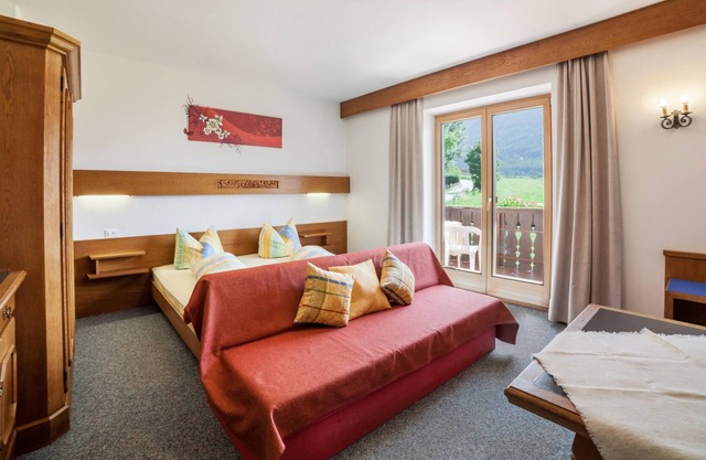 Ruhige und gemütliche Ferienwohnung Sonnenhof SONNAUFGANG mit Bergblick, WLAN und möbliertem Balkon