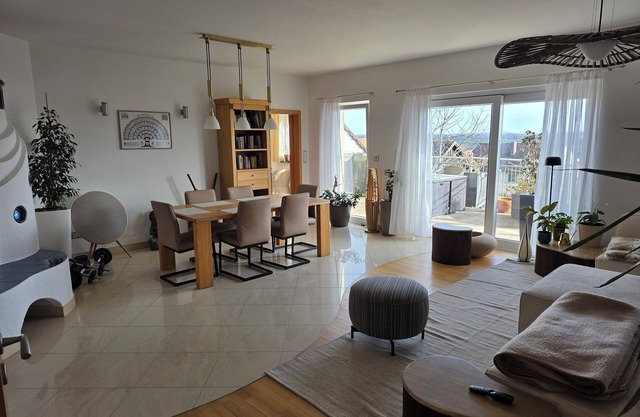 Ferienwohnung (140qm) mit zwei Schlafzimmern und Whirpool Badewanne