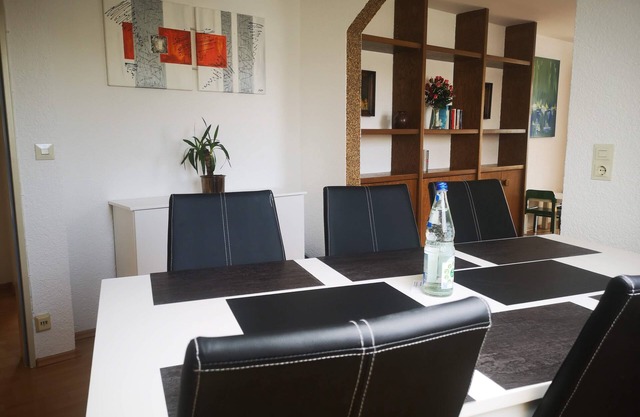 Ferienwohnung , 65 qm, 2 Schlafzimmer, Balkon, max. 4 Erwachsene + 1 Kind