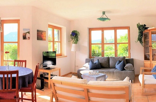 Ferienwohnung 78qm, Terrasse, großzügige Küche, 2 Schlaf- und 1 Wohnschlafzimmer