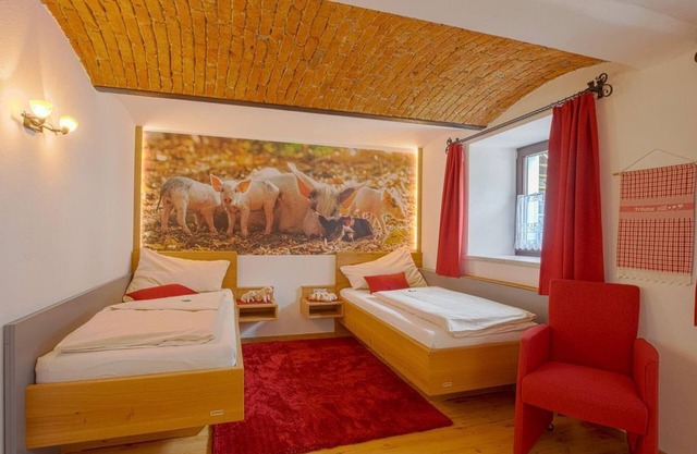Urlaub am Ziegenhof Gaferhelm - Schweinchenwohnung, Toilette + Bad/Dusche