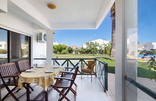 Ferienwohnung "Espiral" mit Gemeinschaftspool, privater Terrasse und Klimaanlage
