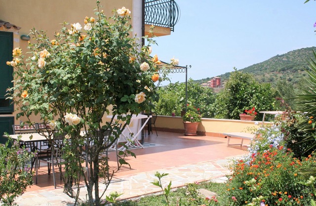 Ferienwohnung in ehemaligem Weingut mit Meerblick