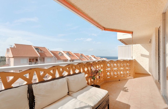 Ferienwohnung 'Luminoso Piso Con Vista Al Mar' mit Meerblick, privatem Pool und Wi-Fi