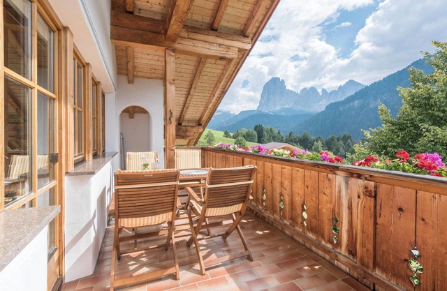 Ferienwohnung "Ruveda" mit Bergblick, WLAN, Terrasse & Garten