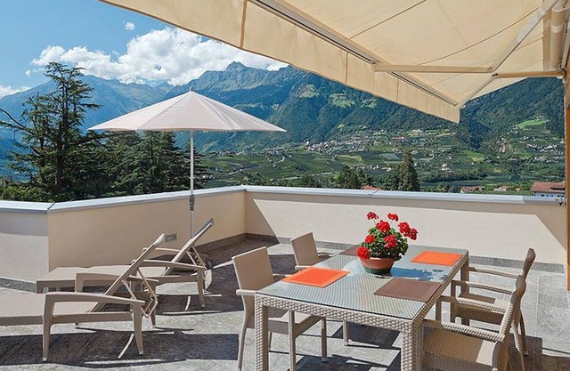 Ferienwohnung "Sauvignon" mit Bergblick, WLAN, Balkon, Terrasse & Garten