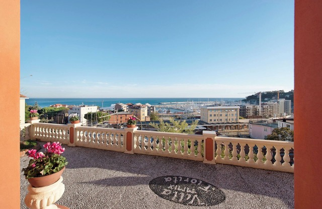 Ferienwohnung Trilocale in Villa Apt 5 mit Meerblick, Garten und Terrasse
