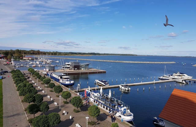 Ferienwohnung mit Blick auf das Wasser und den Hafen