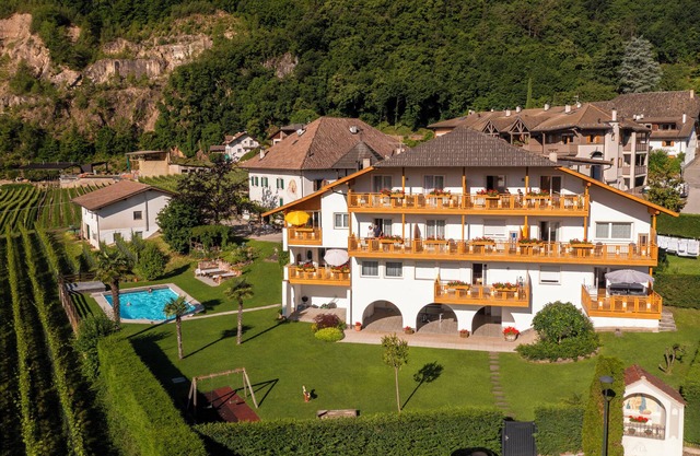 Ferienwohnungen mit Pool im Etschtal nur 15 Minuten von Meran entfernt