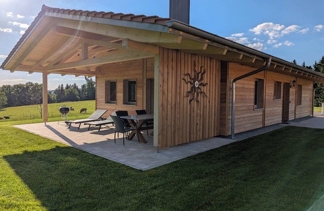 Ferienchalet mit Sauna und großer Terrasse am Ferienhof Schiegl im bay. Wald