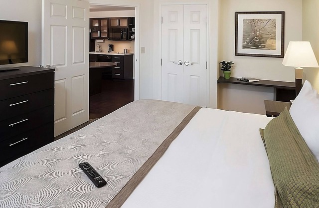 Vacation Day Is Always A Great Idea! Enjoy Convenient Room with Kitchen!